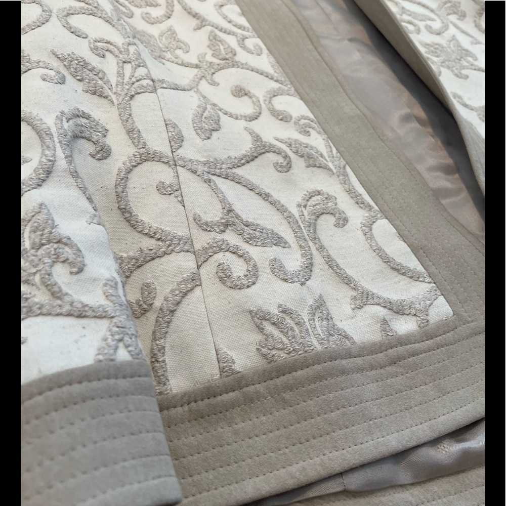 Ellen Tracy Beige crop jacket - Picture 2 of 5
